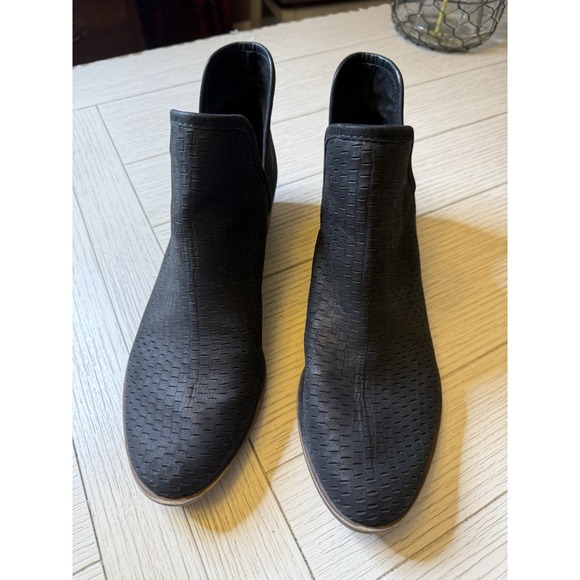 Lucky Brand Women's Baley Perforated Chop Out Nubuck Leather Ankle Boots Blk 9.5 - Picture 3 of 11